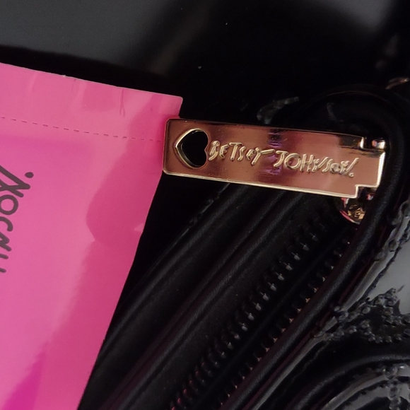 NWT🩷🖤🎉Betsey Johnson clutch/crossbody bag🩷🖤🎉 - Picture 15 of 16